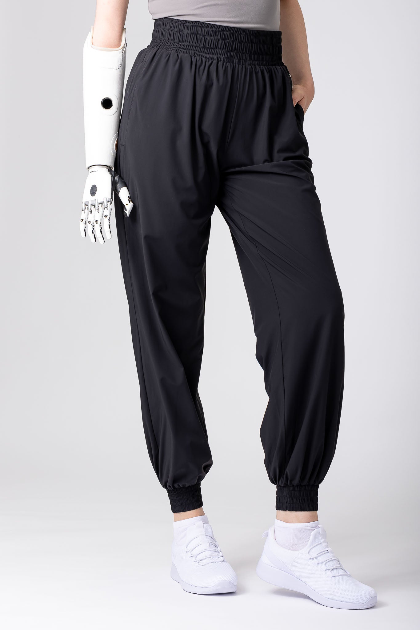 Lightweight joggers in black, with pockets and hight supportive waist.