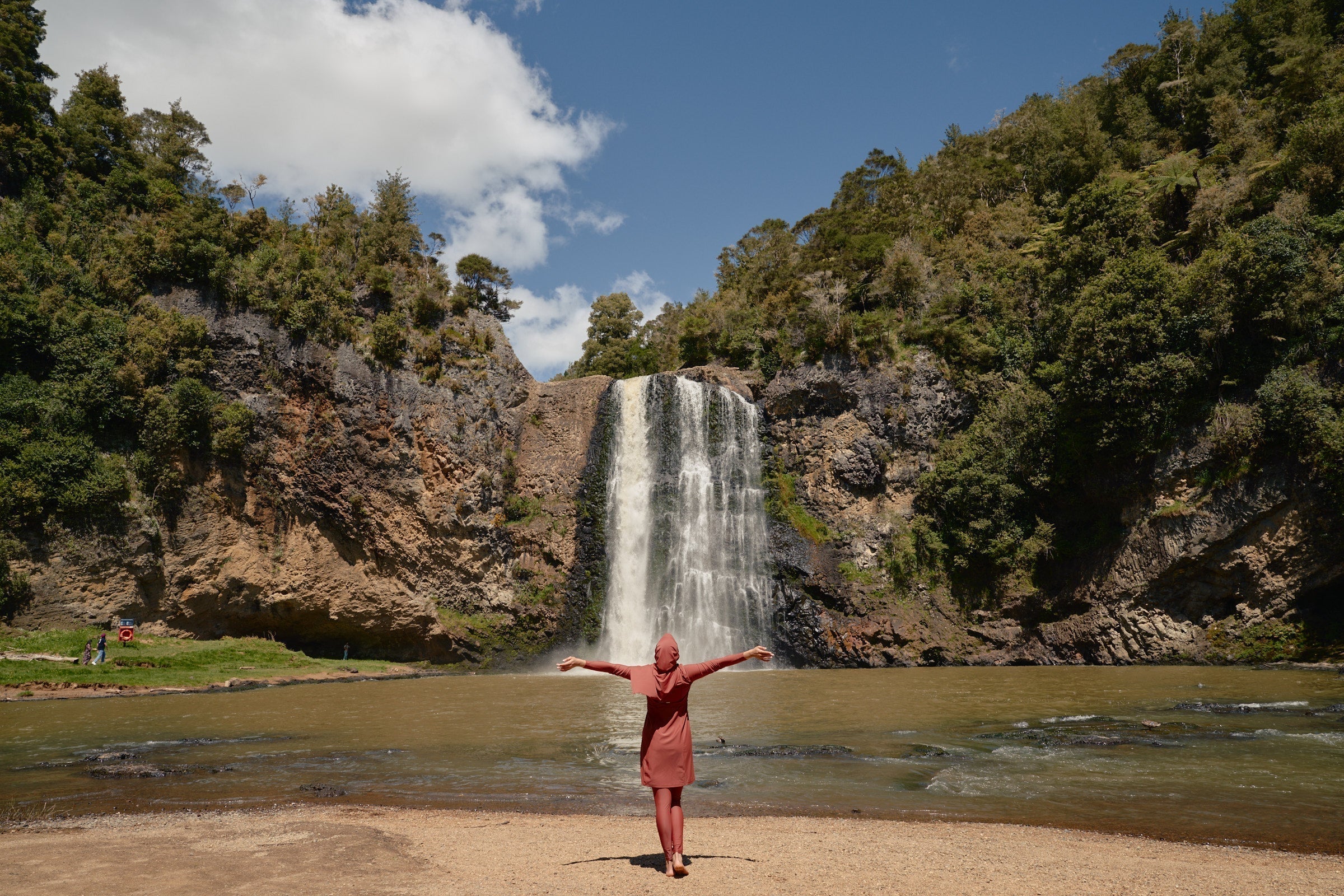 Staying Cool as a Modest Woman in Summer: Practical Tips & Advice