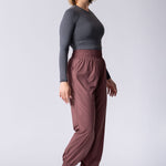 Lightweight joggers in dusty purple, with pockets and hight supportive waist.