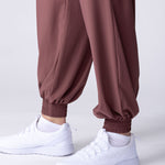 Lightweight joggers in dusty purple, with pockets and hight supportive waist.