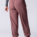 Lightweight joggers in dusty purple, with pockets and hight supportive waist.