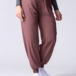 Lightweight joggers in dusty purple, with pockets and hight supportive waist.