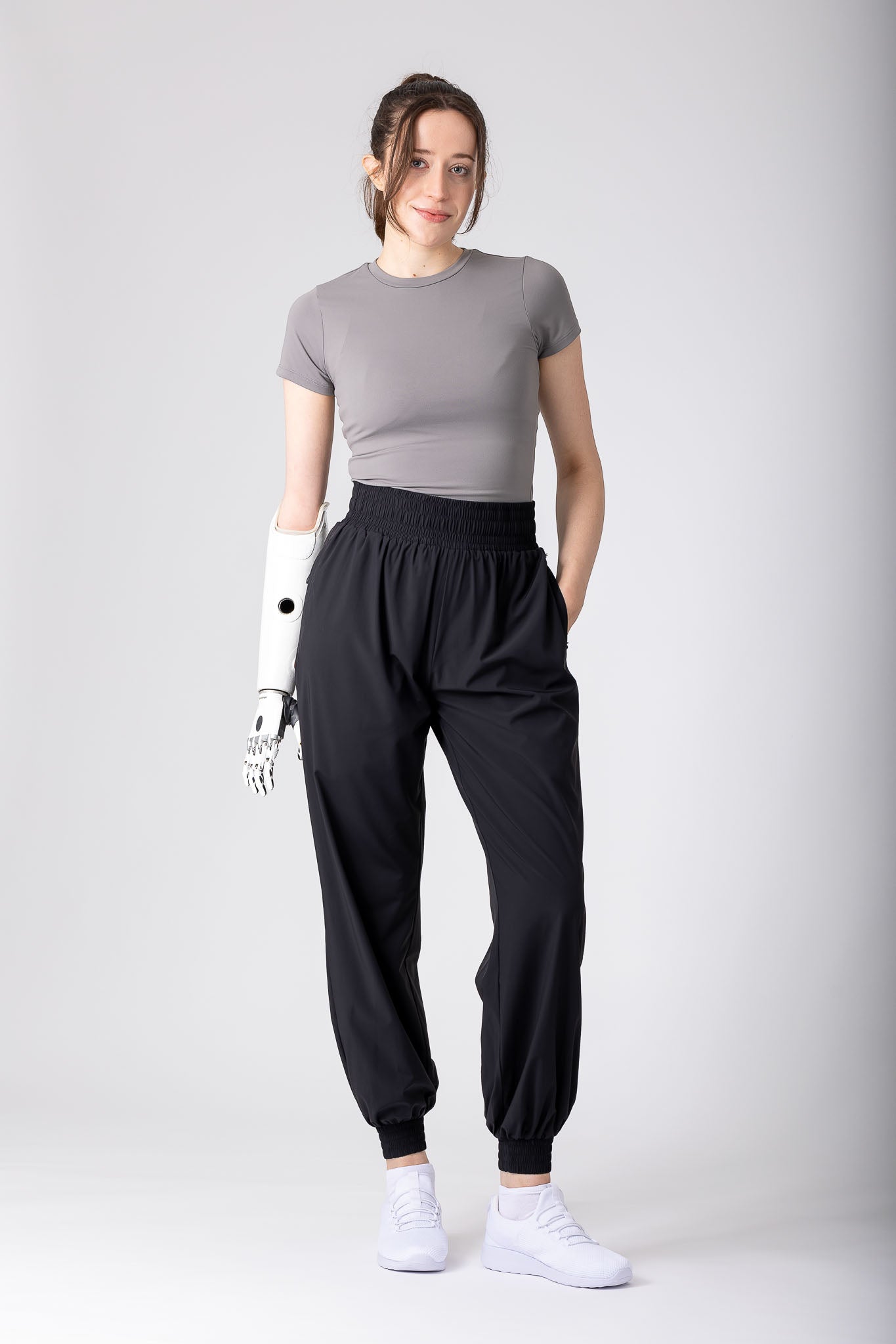 Lightweight joggers in black, with pockets and hight supportive waist.