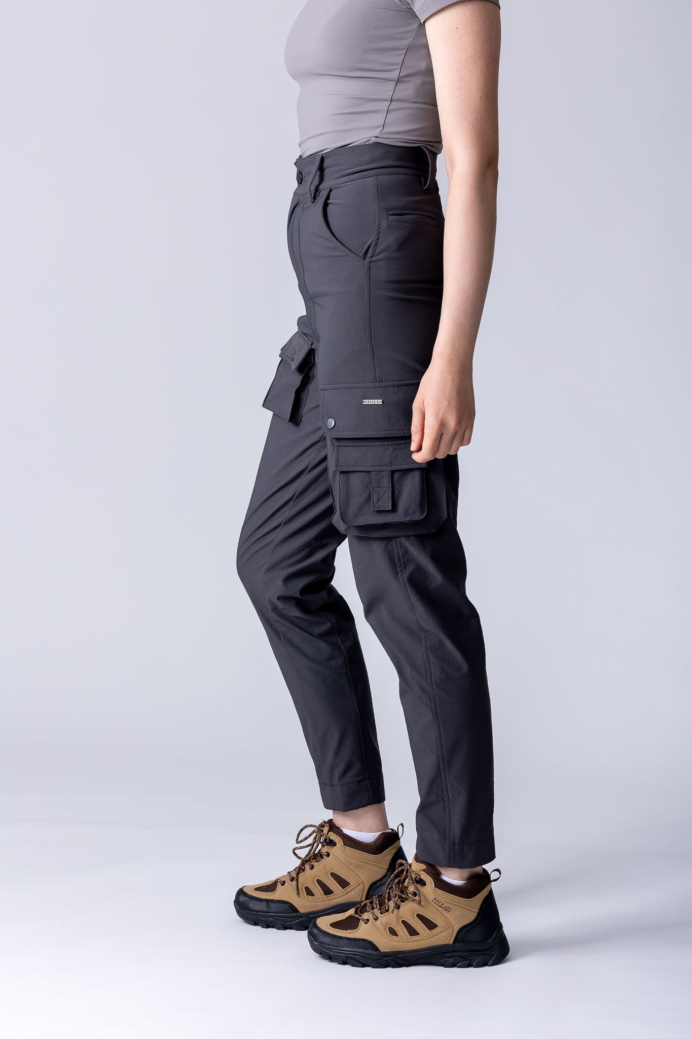 Safari cargo pants in charcoal. With stretchy fabric, extra leg pockets and back pockets. 