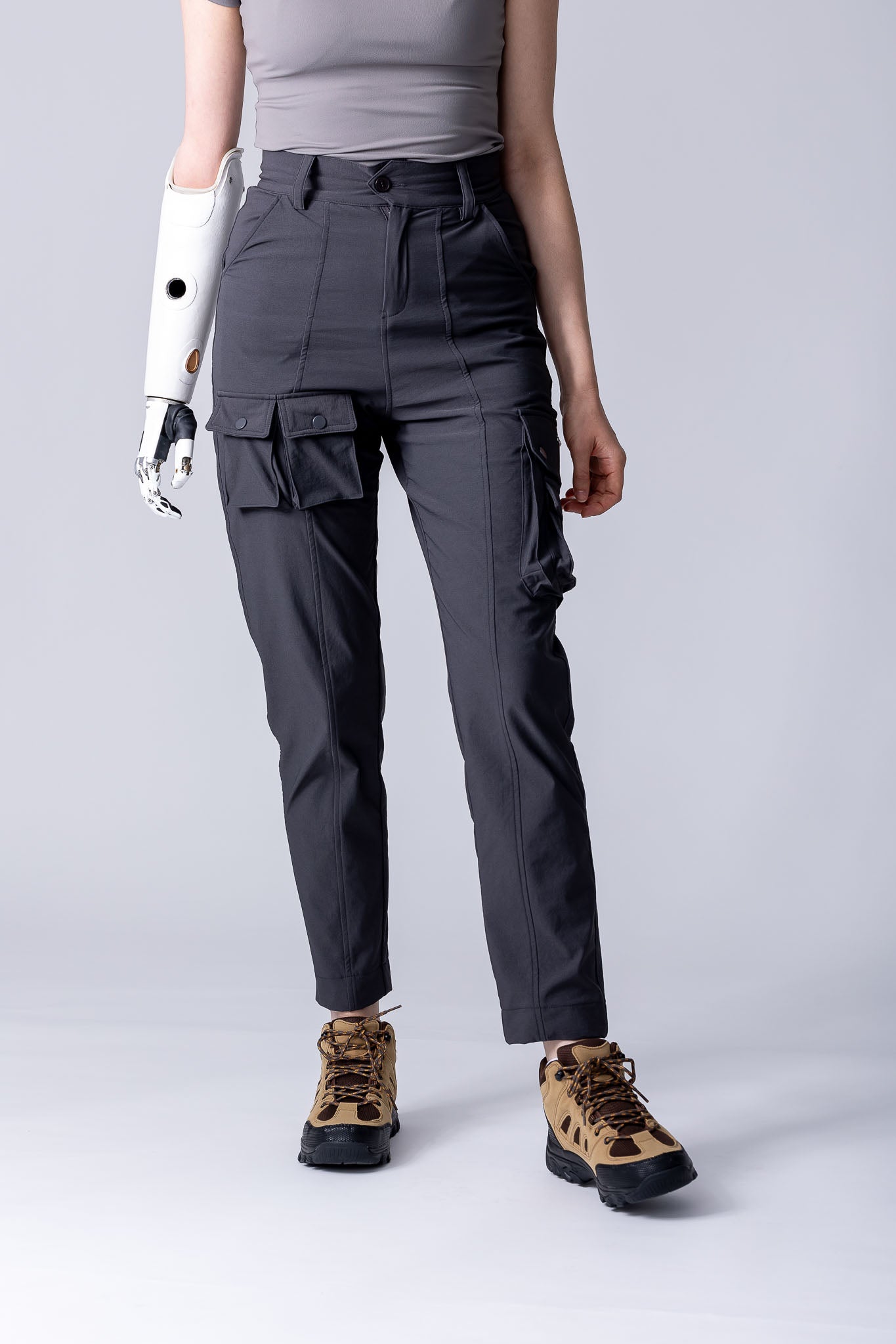 Safari cargo pants in charcoal. With stretchy fabric, extra leg pockets and back pockets. 